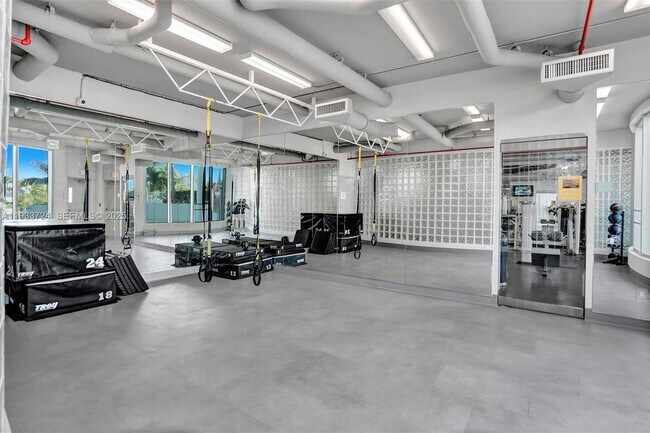 Building Photo - 3029 NE 188th St