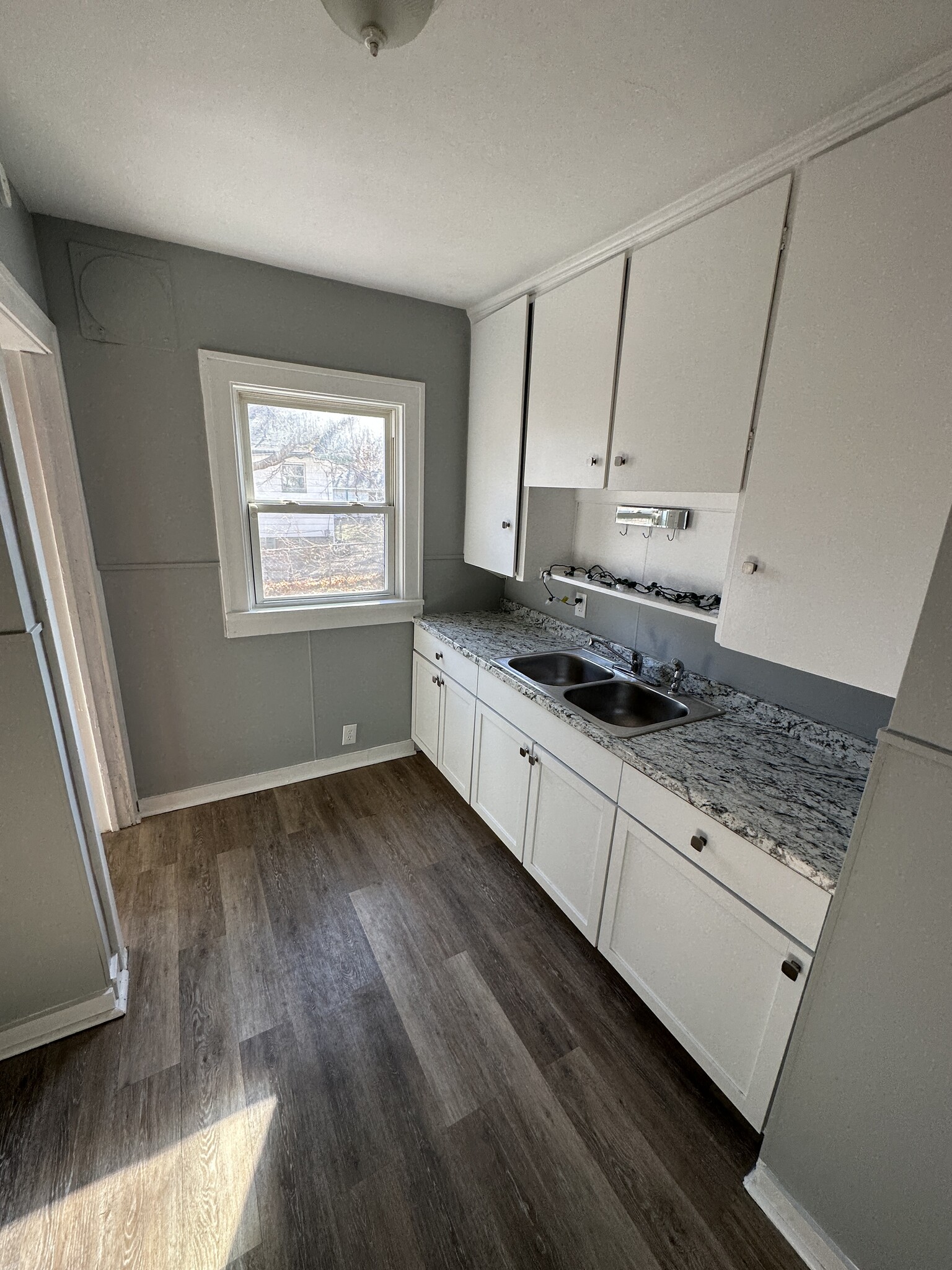 Building Photo - 2029 Cartier St