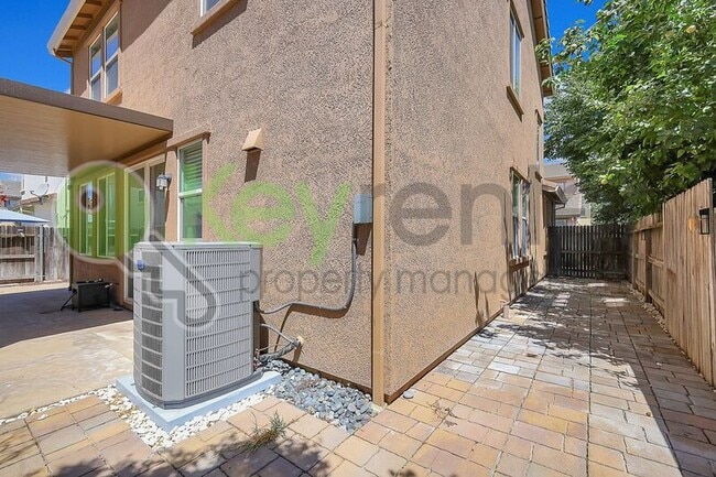 Building Photo - 973 Courtyards Loop
