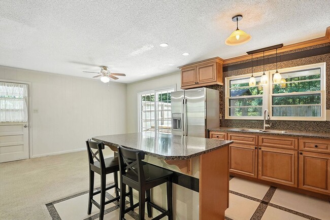 Building Photo - Charming 3BR 1 BTH Home with Inground Pool...