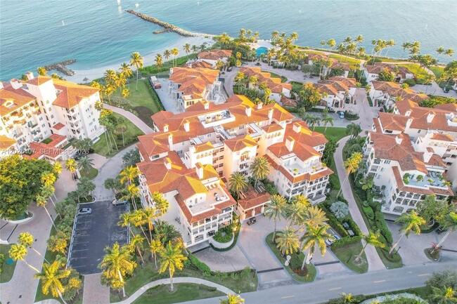 Building Photo - 19211 Fisher Island Dr
