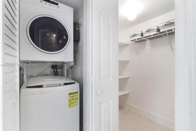 Building Photo - 1142 99th St