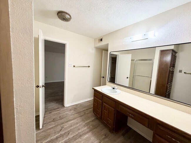 Building Photo - 3825 Kimberly Dr