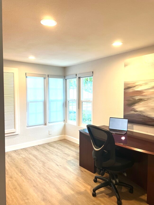 Building Photo - 15922 Avenida Villaha