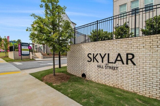Building Photo - 387 Skylar Way SE