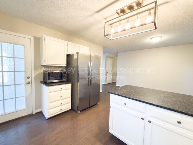 Building Photo - 251 Tillamook Dr