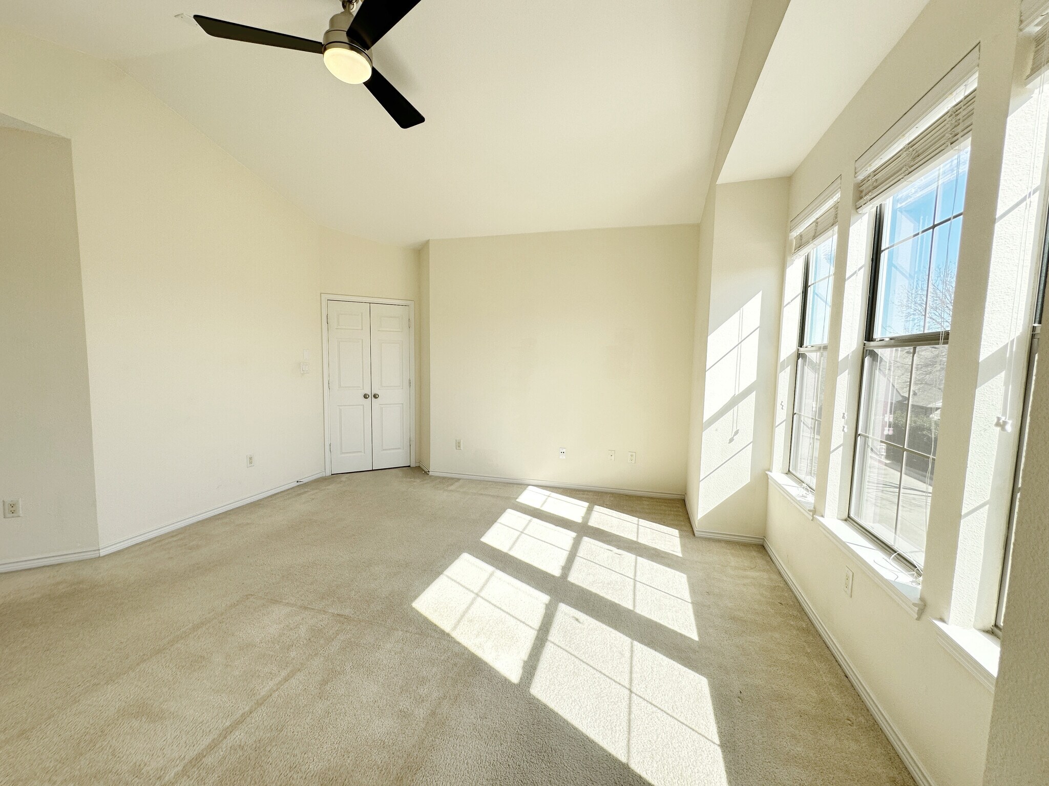 Building Photo - 1206 Emerald Glen