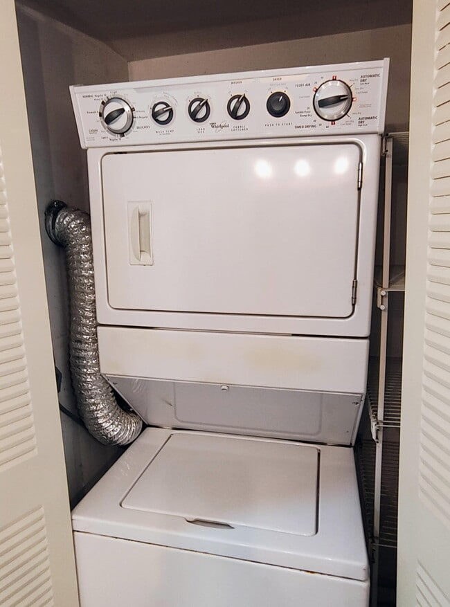 Building Photo - 6736 Palmetto Cir S