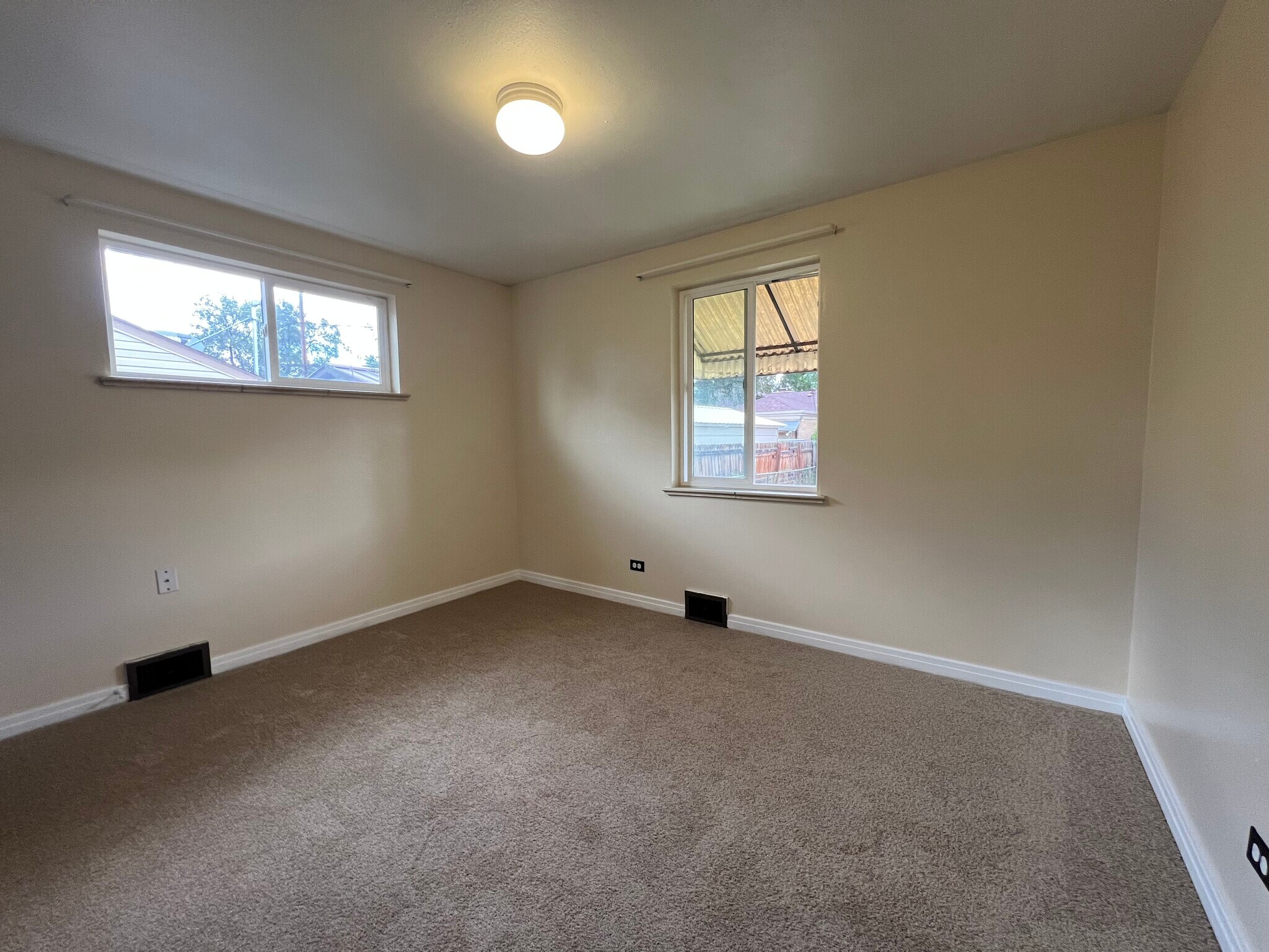 Building Photo - 1328 S Beach Ct