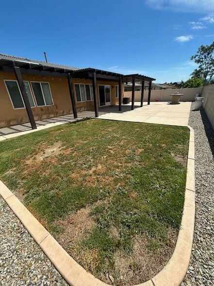 Building Photo - 7041 Cayuga Way