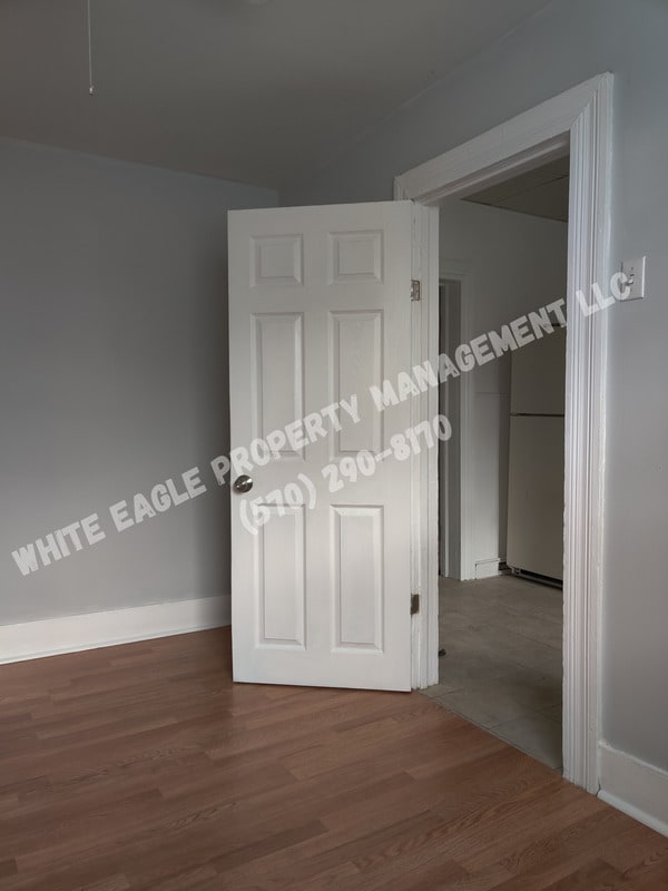 Building Photo - 915 W Elm St