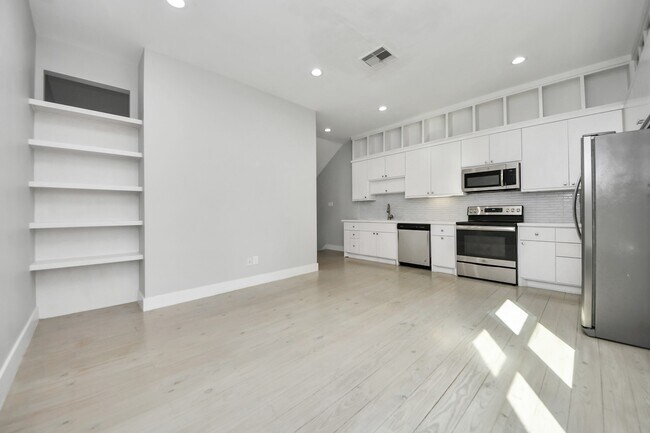 Building Photo - 1708 Winter St