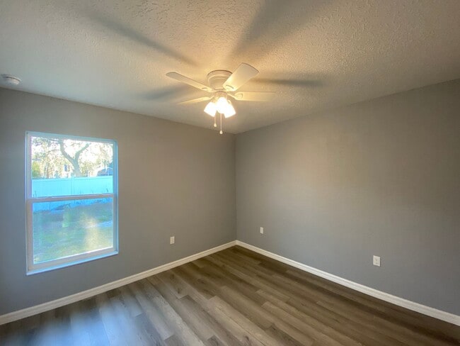 Building Photo - Desirable SW Ocala Neighborhood 3/2/2 **WO...