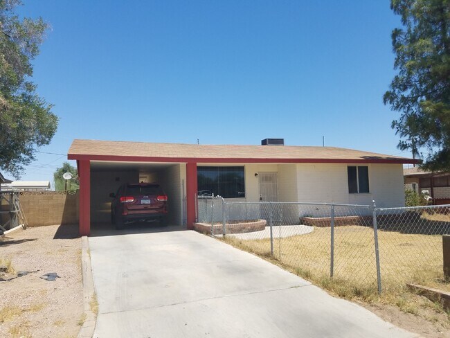Building Photo - Charming 3 Bed, 2 Bath