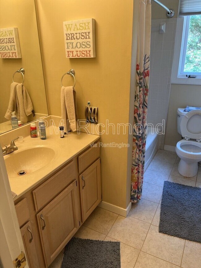 Building Photo - 11418 Hardwood Dr