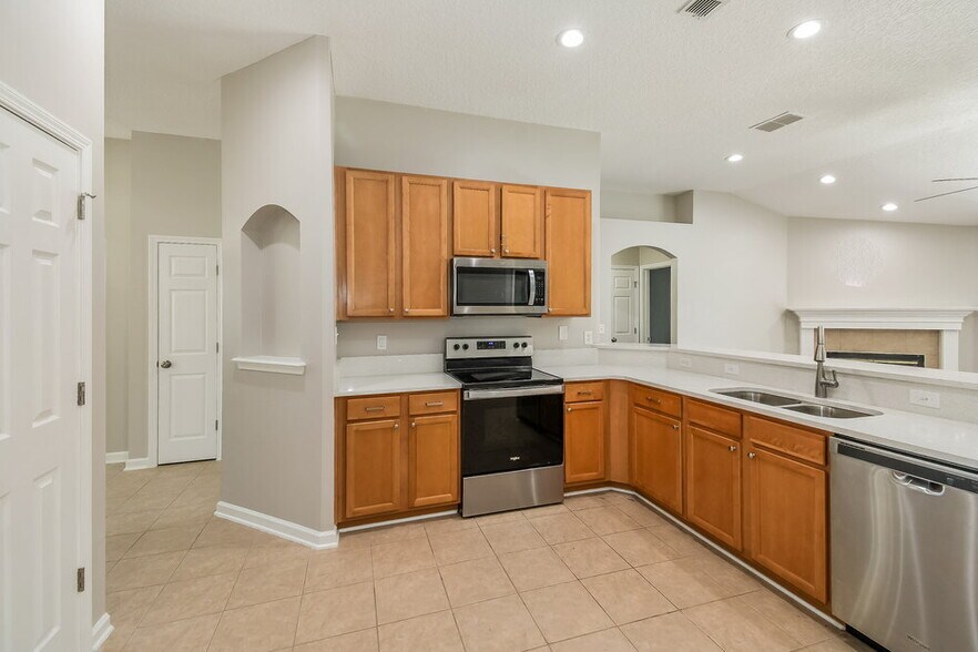 Building Photo - 2507 Creekfront Dr