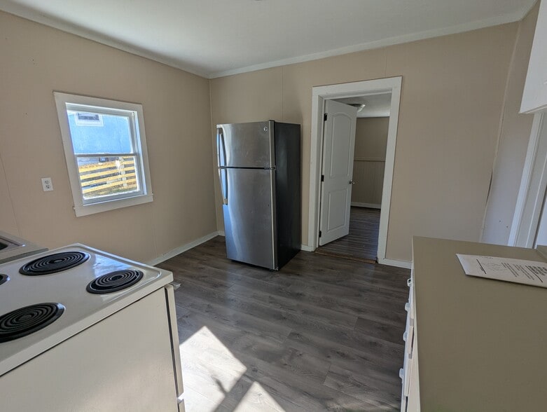 Building Photo - 736 4th St