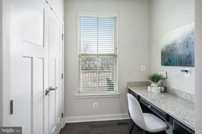 Building Photo - 5911 Richmanor Terrace