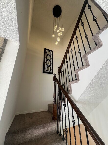 Building Photo - 9535 W Coal Mine Ave