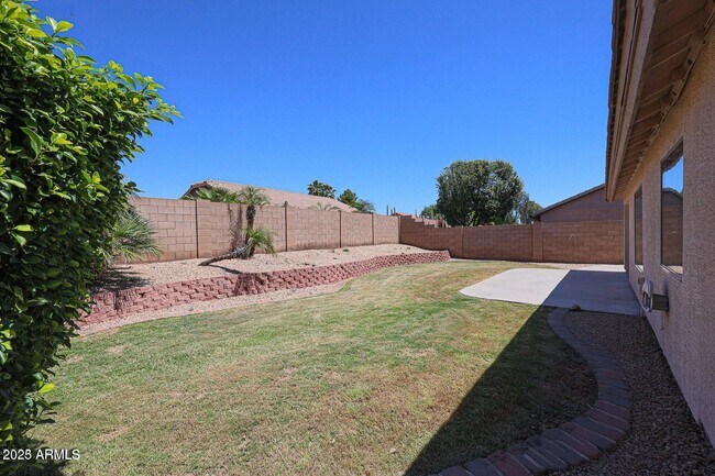 Building Photo - 15230 W Crocus Dr