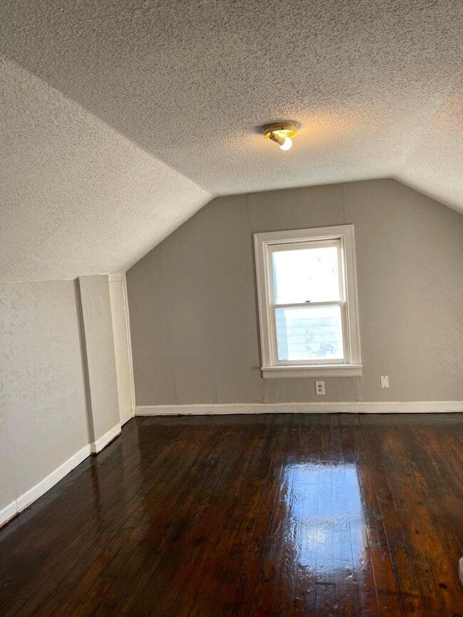Building Photo - 1103 Highland Park Dr