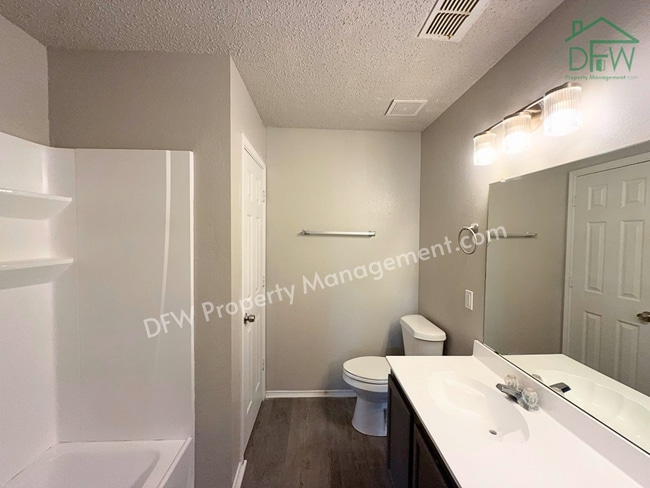 Building Photo - Spacious 4-Bedroom Home with Fireplace & Large Backyard in SW Fort Worth