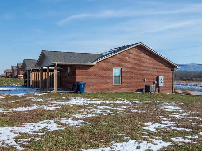 Building Photo - 812 S Old Sevierville Pike