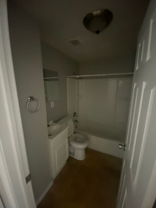 Building Photo - 1836 E Atlantic St