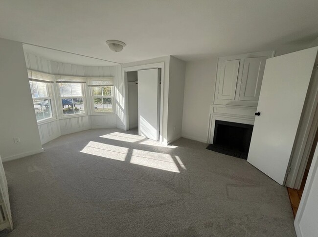 Building Photo - 9 Essex Rd