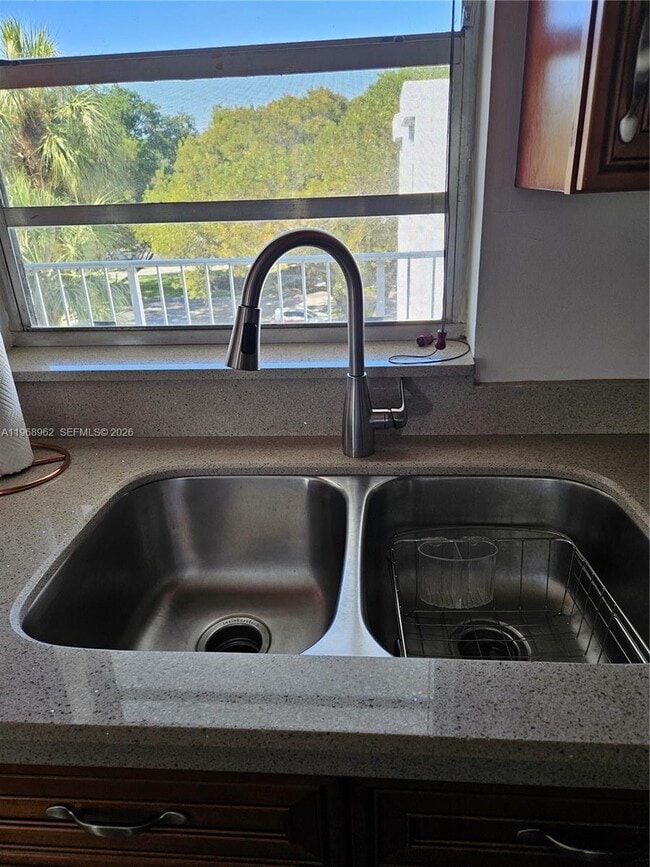 Building Photo - 9441 Live Oak Pl