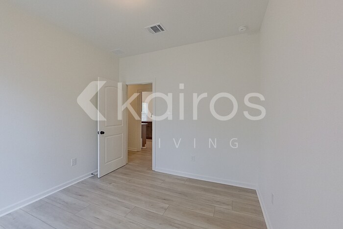 Building Photo - 117 Rainfall Ln