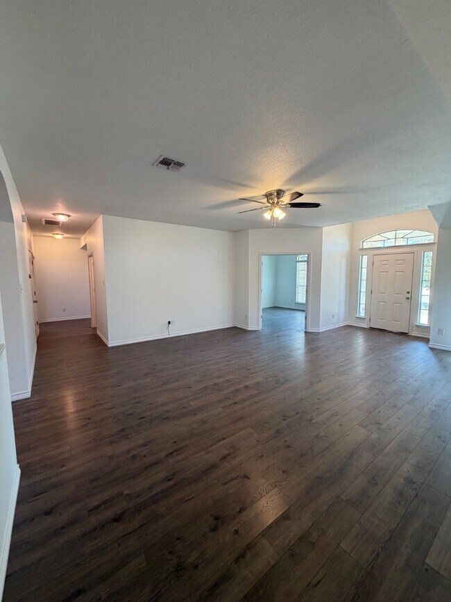 Building Photo - 1114 Emerald Gate Dr