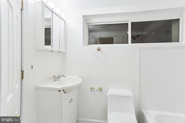 Building Photo - 9915 Ashburton Ln