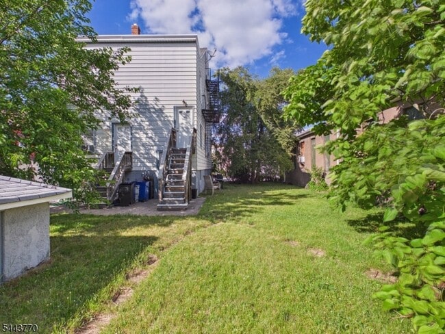 Building Photo - 139 Fairview Ave