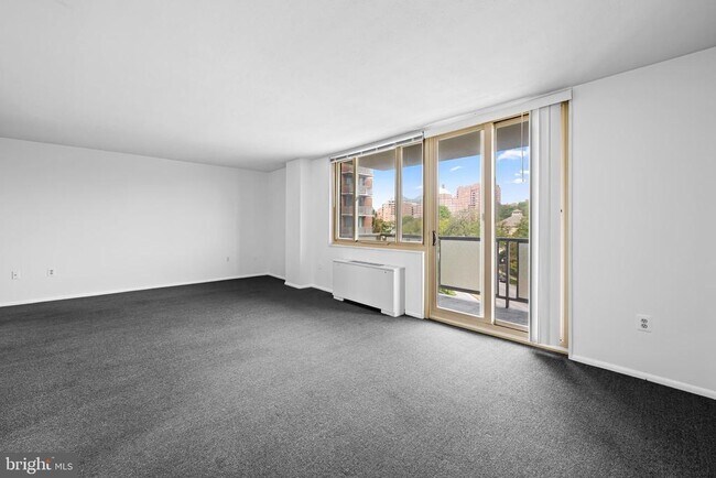 Building Photo - 1 E University Pkwy