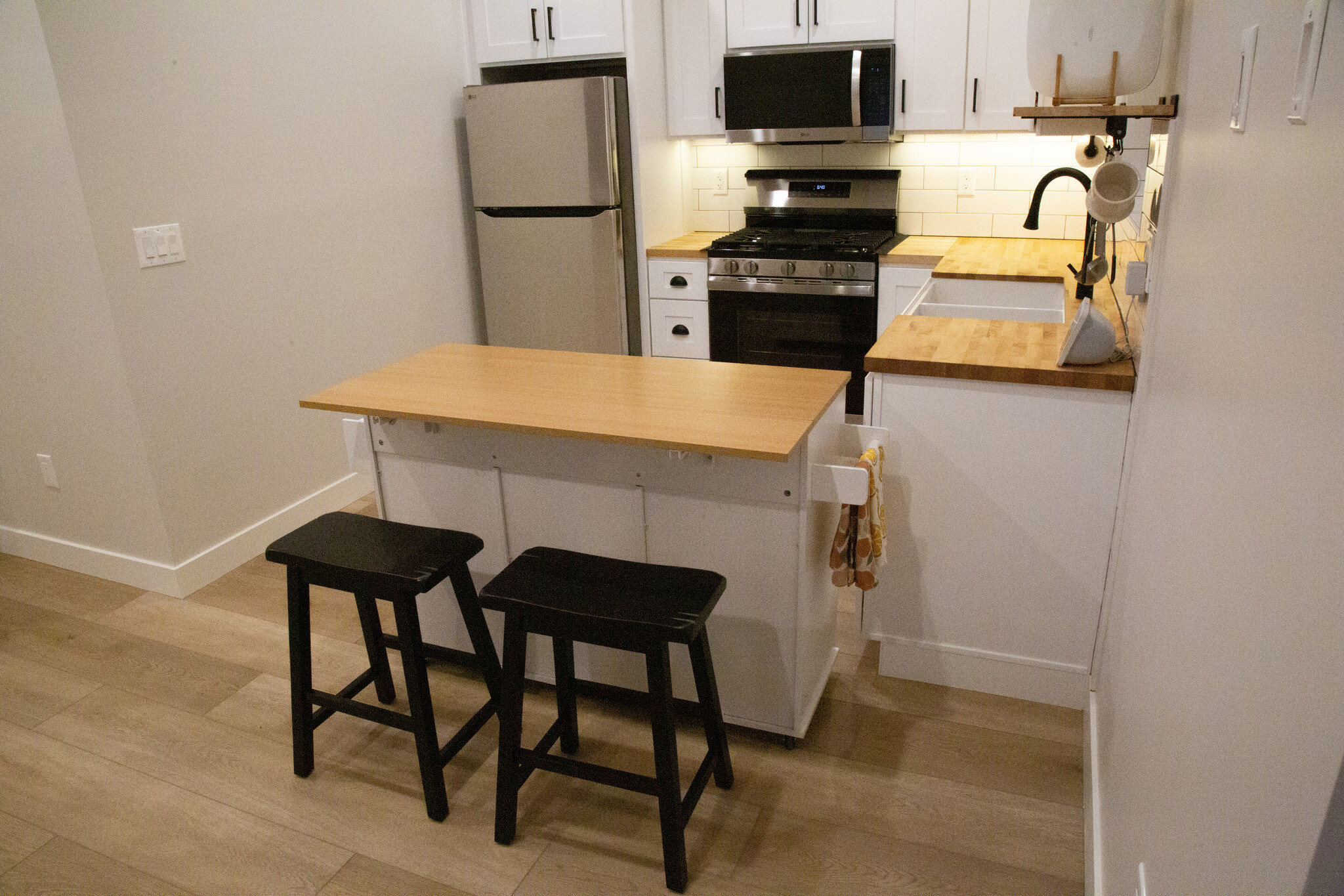 Building Photo - 831 Cambridge Dr