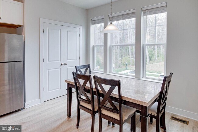 Building Photo - 1576 Meadowlark Glen Rd