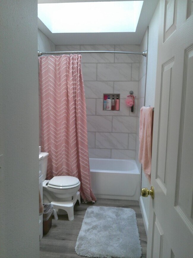 Building Photo - Must see in North Vacaville