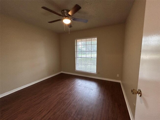 Building Photo - 1805 Broadmoor Dr