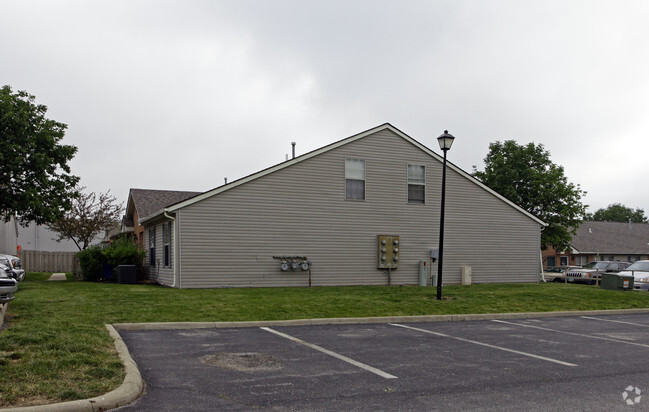 Building Photo - Parkmead Apartments