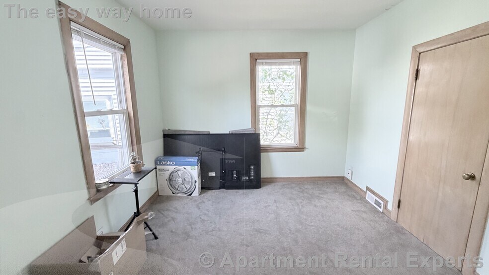 Building Photo - 131 Rindge Ave