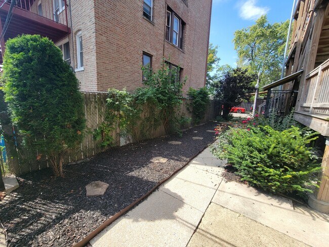 Building Photo - 3257 W Pierce Ave