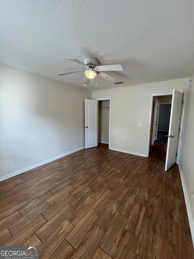 Building Photo - 231 Royal Palms Ave