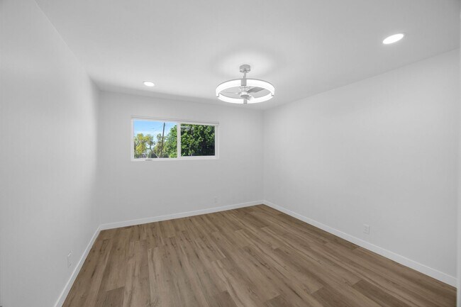 Building Photo - 1431 Alamitos Ave