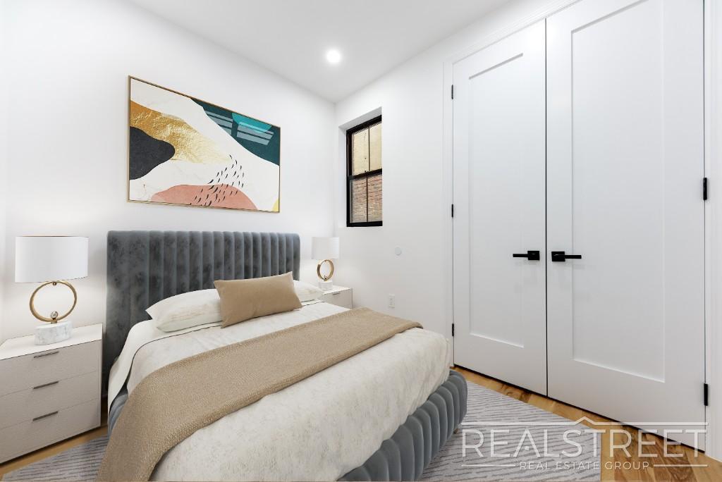 Building Photo - STUNNING 4.5+ BED 3 BATH DUPLEX + YARD IN ...