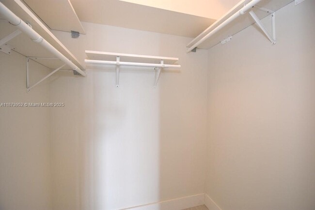 Building Photo - 3701 N Country Club Dr