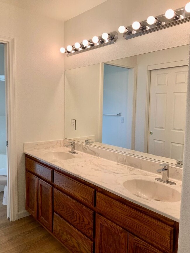 Building Photo - Quiet Home in Copper Hills located in a Cul-de-sac. **Do not distrub current tenant**