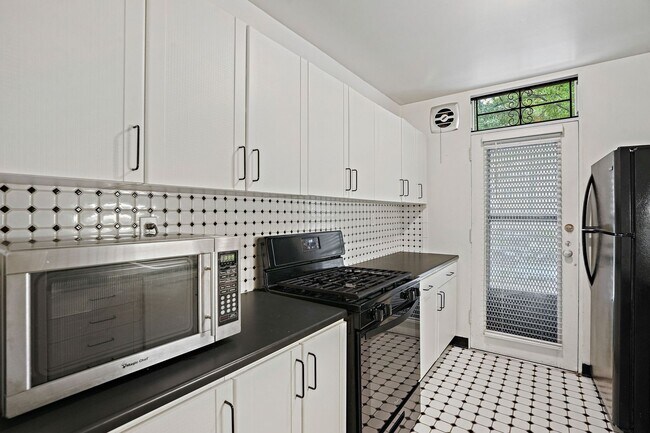 Building Photo - 1285 Delaware Ave SW
