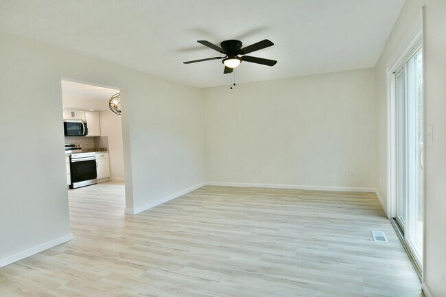 Building Photo - 460-462-462 Fowler St