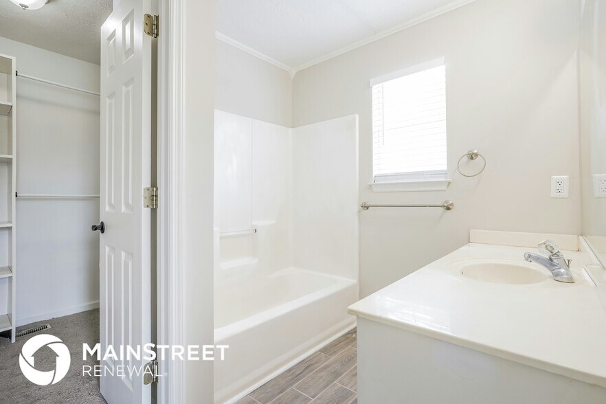 Building Photo - 204 Oxford Pl